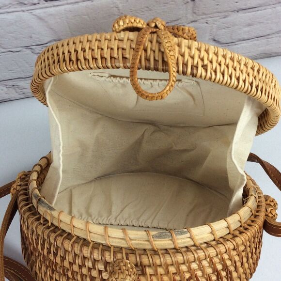 Handmade Rattan Round Crossbody Bag Canning Front Leather Strap Hasp Bow Closure - Picture 3 of 12